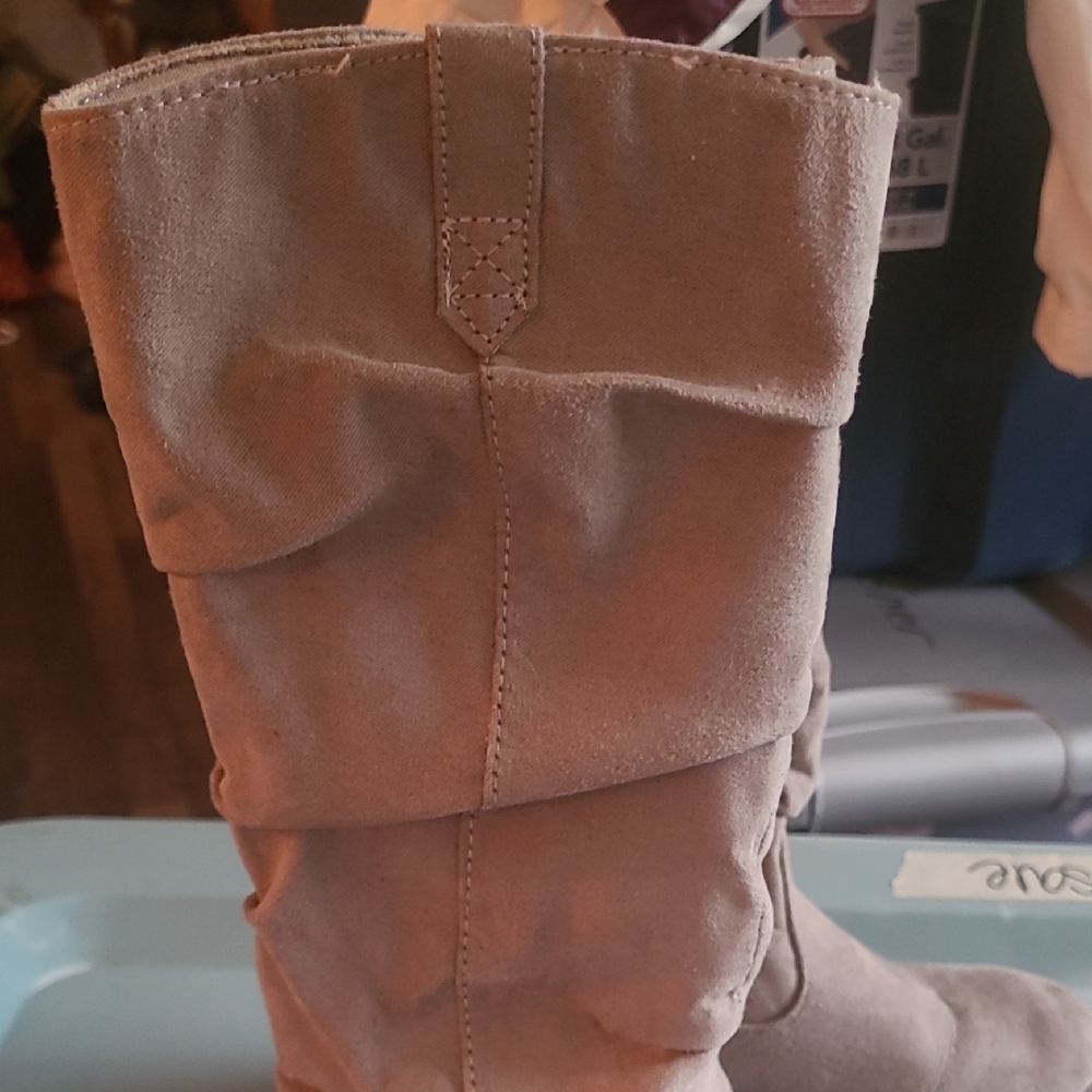 Stylish Tan Suede Boots